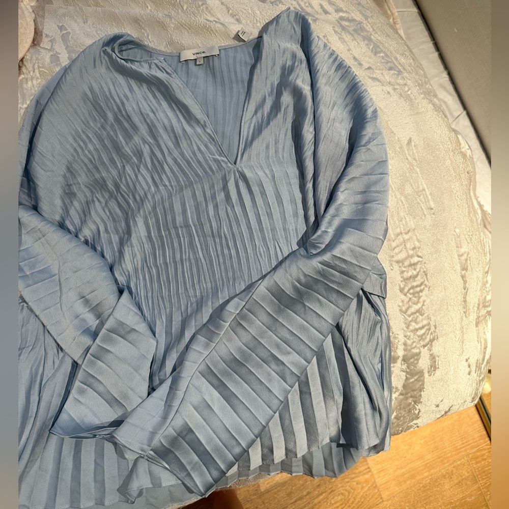 - Vince Long Sleeve Pleated V-Neck Blouse - Picture 4 of 7